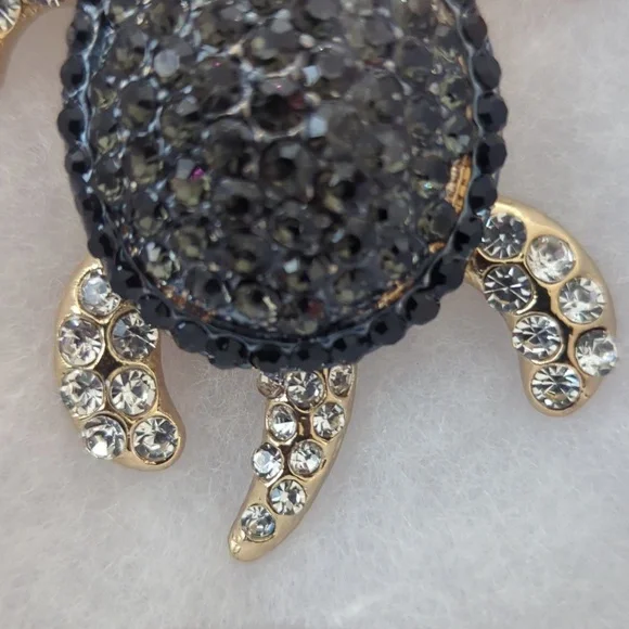 Rhinestone Turtle Bag Charm - Picture 4 of 4